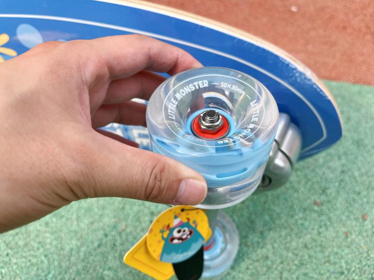 新手入门第一块FED陆地冲浪板！在平地体验到了海上冲浪感，闪光设计好炫酷