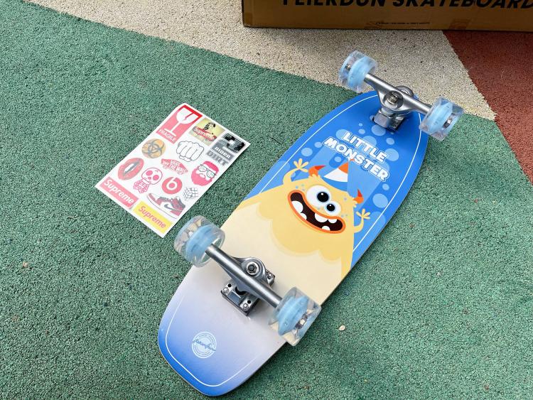 新手入门第一块FED陆地冲浪板！在平地体验到了海上冲浪感，闪光设计好炫酷