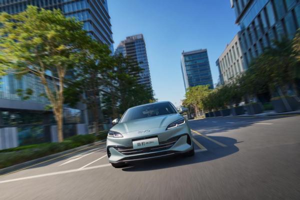 比亚迪开启大电池插混时代：210km纯电续航，8.98万元起