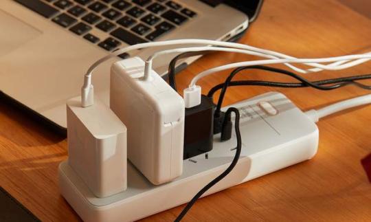 618淘到一款好用排插，绿联65W快充排插，充电安全又迅速