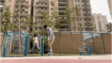 新手入门第一块FED陆地冲浪板！在平地体验到了海上冲浪感，闪光设计好炫酷