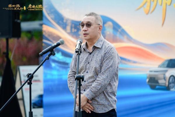 比亚迪护航丝路万里行抵达新加坡，万里征程圆满收官