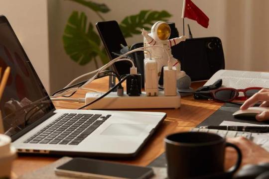 618淘到一款好用排插，绿联65W快充排插，充电安全又迅速