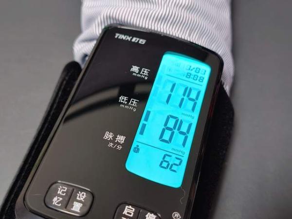 更专业、更准确，町石tinx U80S血压计是实用家庭好物