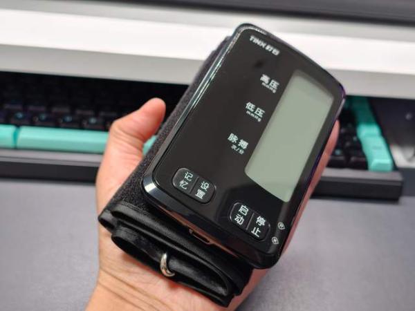 更专业、更准确，町石tinx U80S血压计是实用家庭好物
