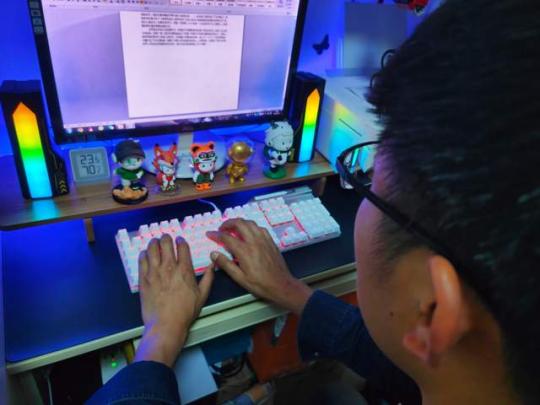 雷柏V700DIY,104键可编程RGB机械键盘