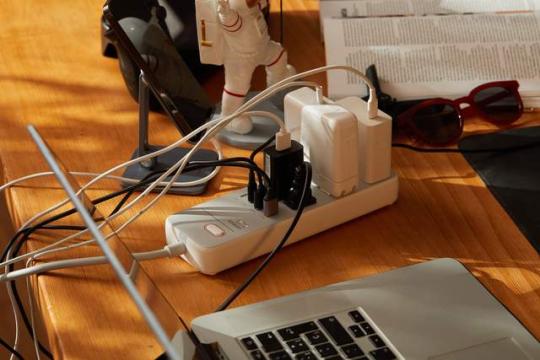 618淘到一款好用排插，绿联65W快充排插，充电安全又迅速