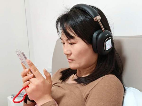 带智能交互灵动屏的耳机见过吗？南卡Show头戴式耳机科技感十足