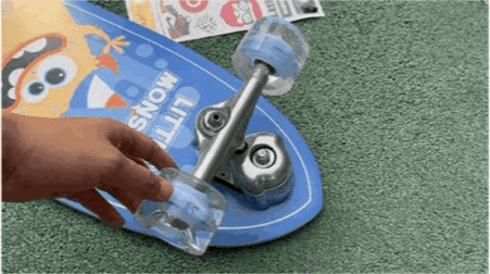 新手入门第一块FED陆地冲浪板！在平地体验到了海上冲浪感，闪光设计好炫酷