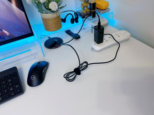 小巧便携又安全!体验联想65w口红电源