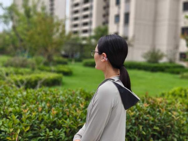 开放式耳机到底有多卷，看看QCY C50耳夹式蓝牙耳机就明白了