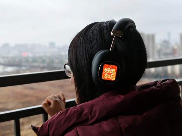 带智能交互灵动屏的耳机见过吗？南卡Show头戴式耳机科技感十足