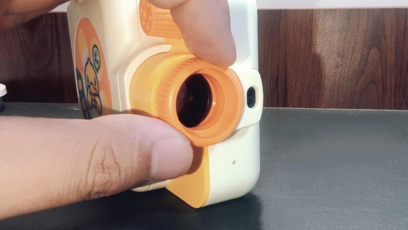 趣学伴绘本故事放映机，不仅能看还能创作